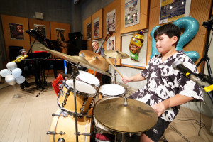 大人顔負けのドラマー、小学6年の中村光希さん　プロのジャズドラマー目指す